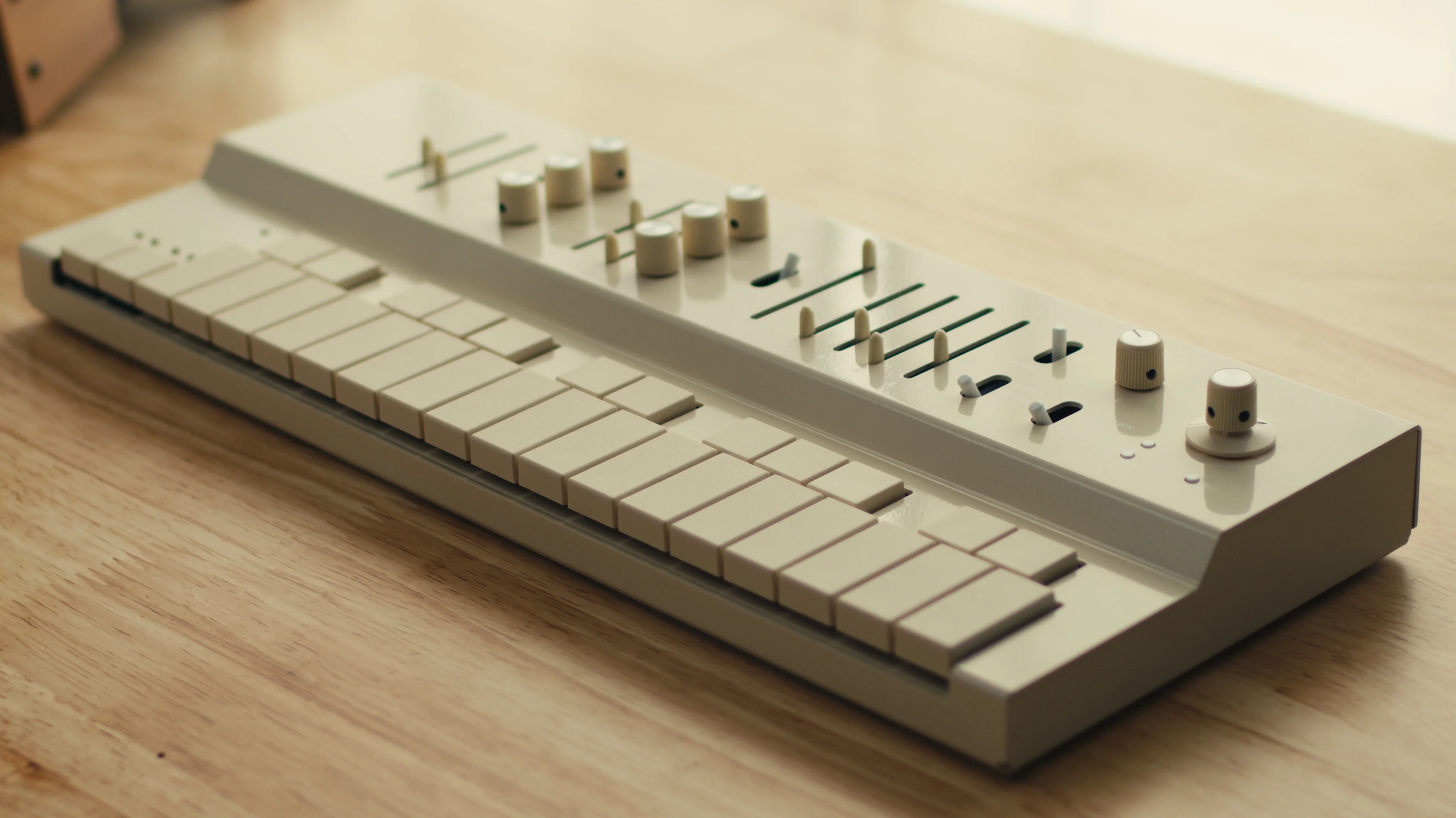 Vongon Replay Polyphonic Synthesizer - Image 5